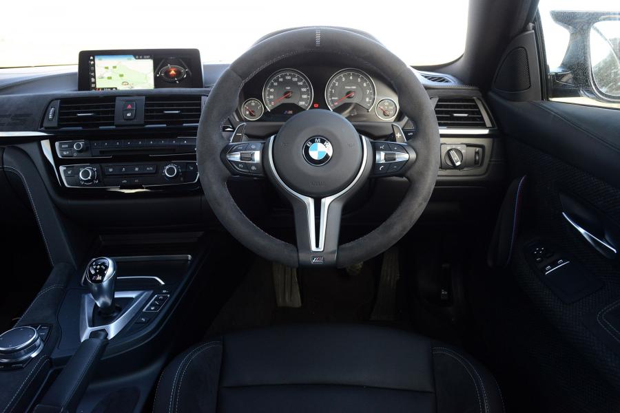 Панель приборов BMW M4 CS (F82) 2018 года  (UK) (фото 5 из 19)